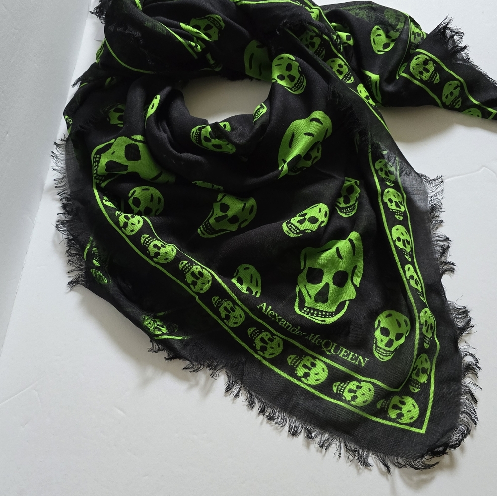 Alexander McQueen Skull Large Scarf Black Green - Picture 4 of 8